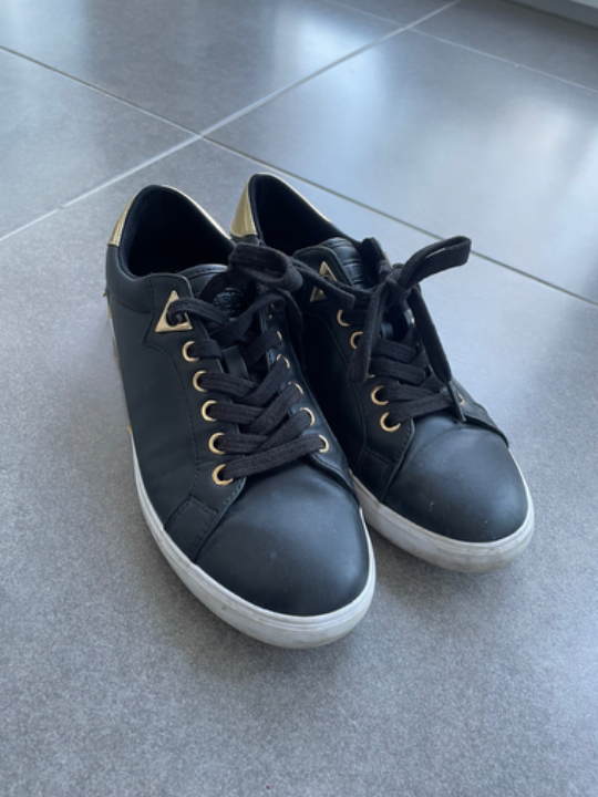 Patika GUESS
